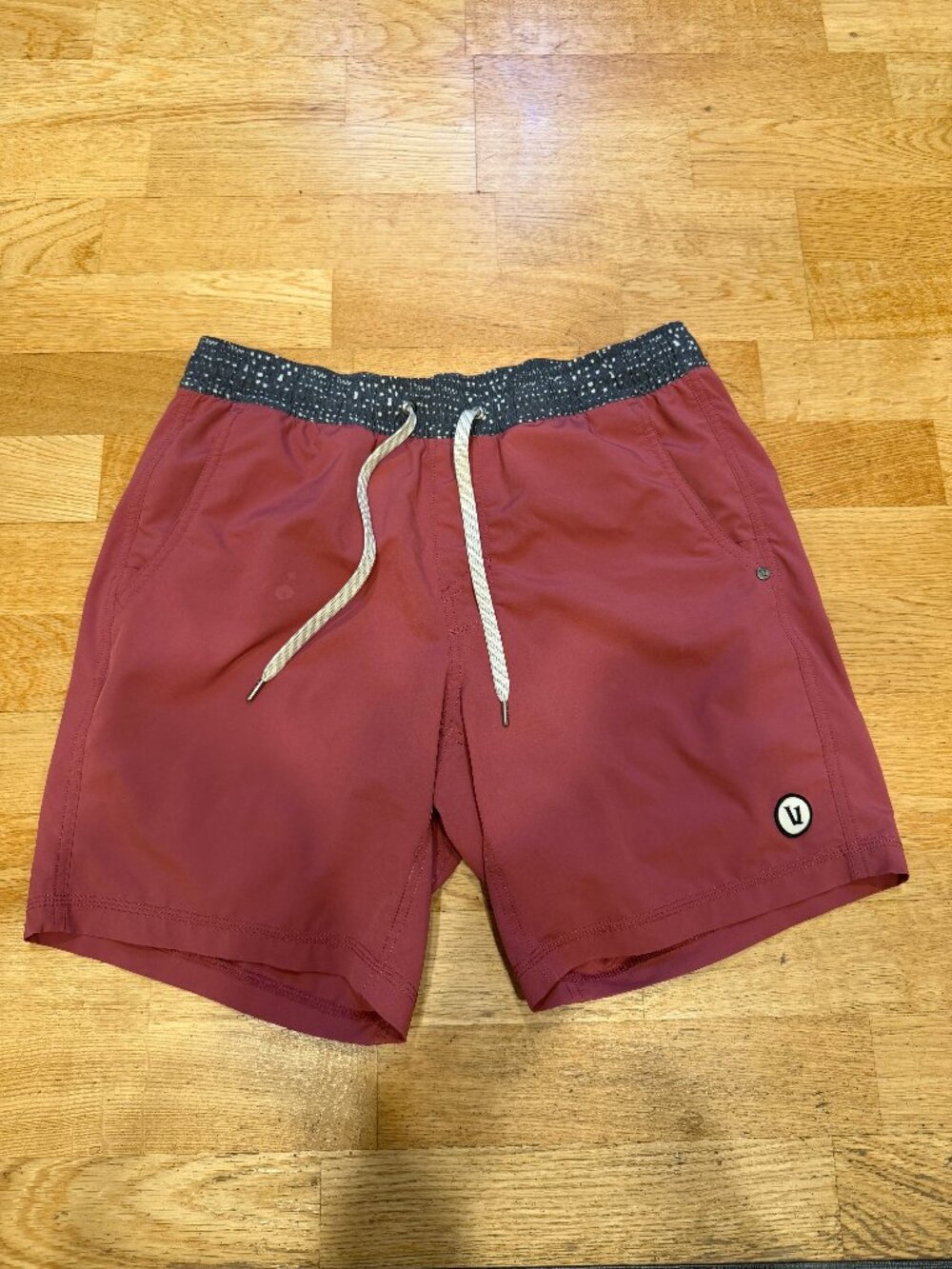 Vuori Kore Short Lined 7" (size medium)